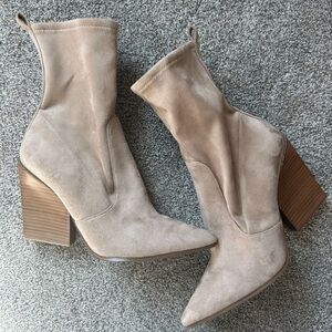 Kendall & Kylie Fallyn Natural Suede Booties - Size 8